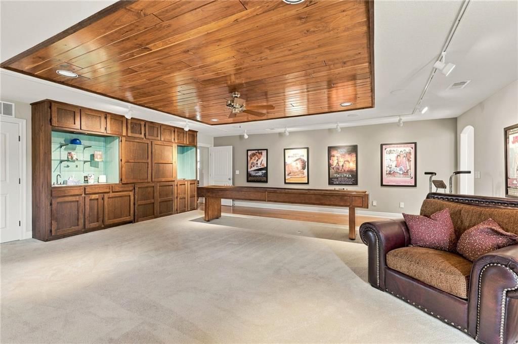 Built-ins at 7810 NW Scenic Drive, Weatherby Lake, MO 64152
