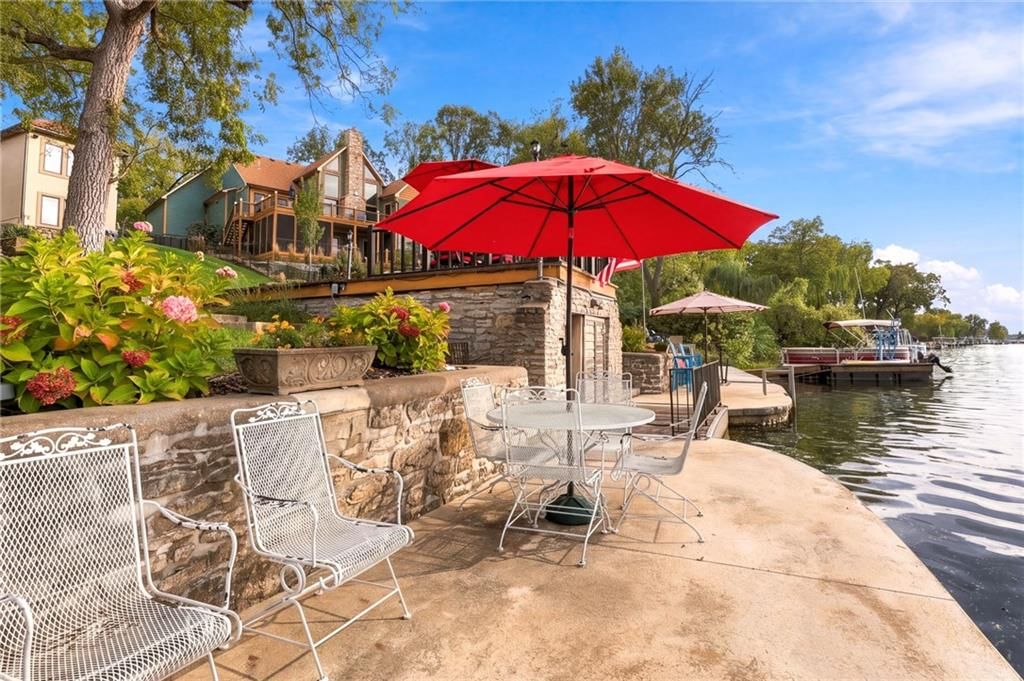 Fenced yard and chain-link fence at 7810 NW Scenic Drive, Weatherby Lake, MO 64152