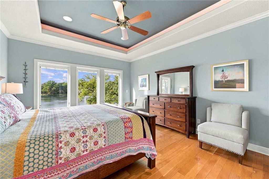 Bedroom sitting area at 7810 NW Scenic Drive, Weatherby Lake, MO 64152