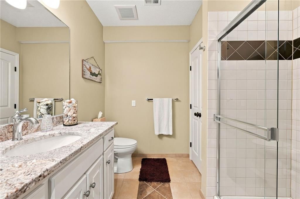 Photo 64 of 93 - 7810 NW Scenic Drive, Weatherby Lake, MO 64152