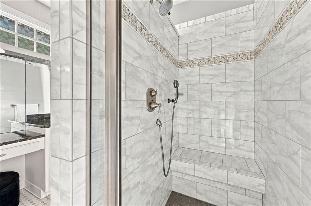 Photo 39 of 93 - 7810 NW Scenic Drive, Weatherby Lake, MO 64152