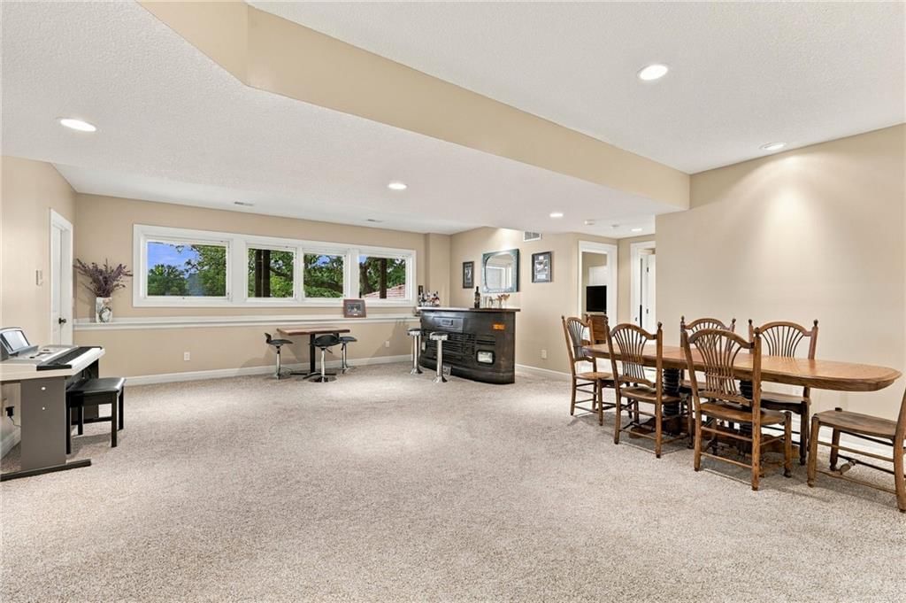 Carpet at 7810 NW Scenic Drive, Weatherby Lake, MO 64152