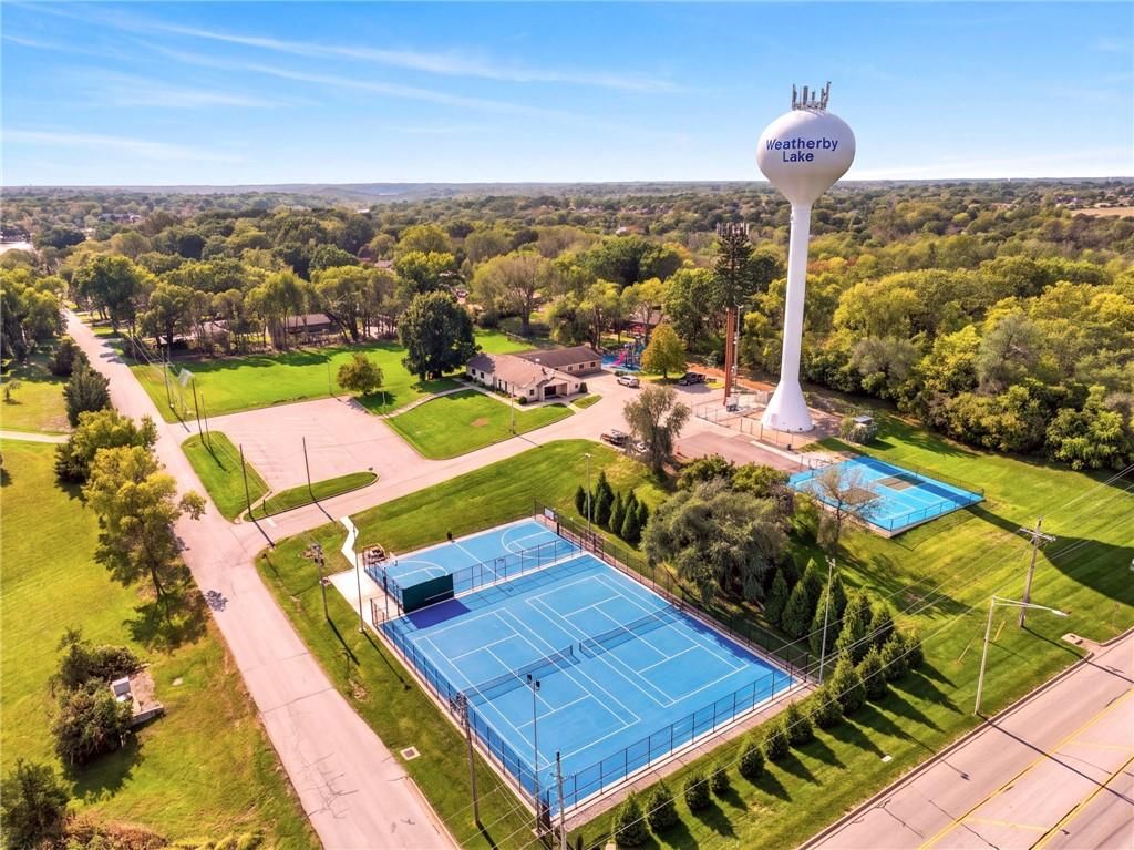 Sport court at 7810 NW Scenic Drive, Weatherby Lake, MO 64152