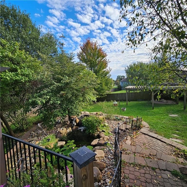 210 Porter Drive, Smithville, MO: listing photo 3