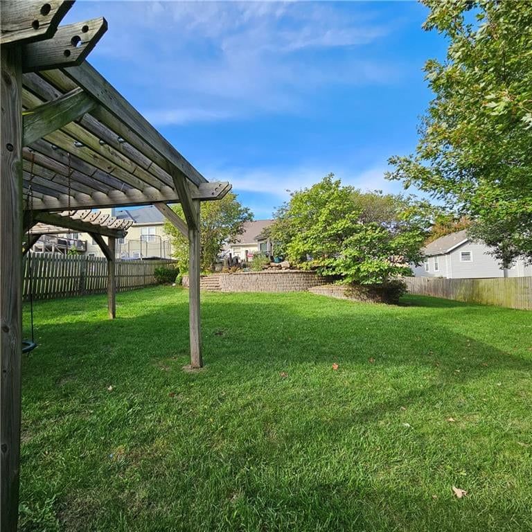 Photo 5 of 8 - 210 Porter Drive, Smithville, MO 64089