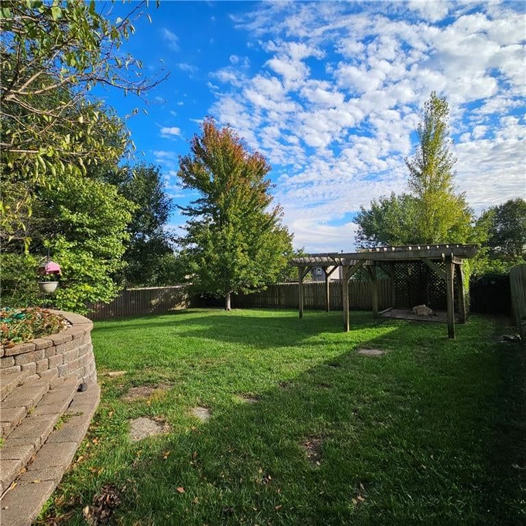 Photo 4 of 8 - 210 Porter Drive, Smithville, MO 64089