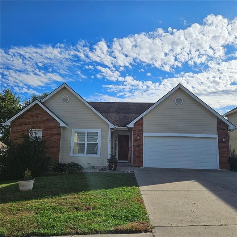 Photo 7 of 8 - 210 Porter Drive, Smithville, MO 64089