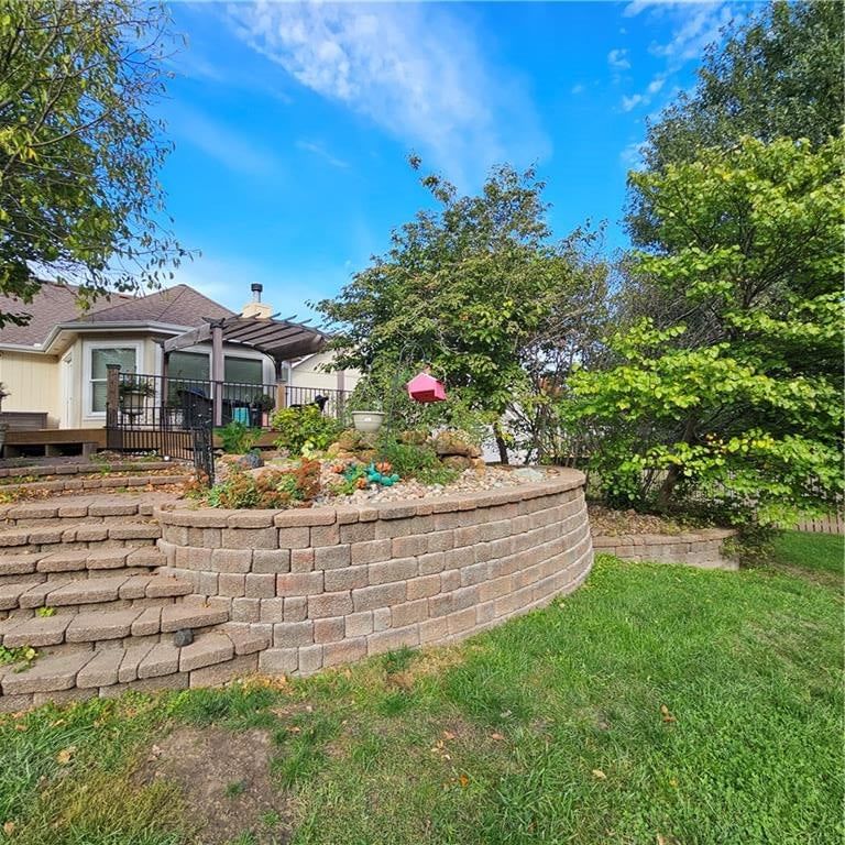 210 Porter Drive, Smithville, MO: listing photo 2