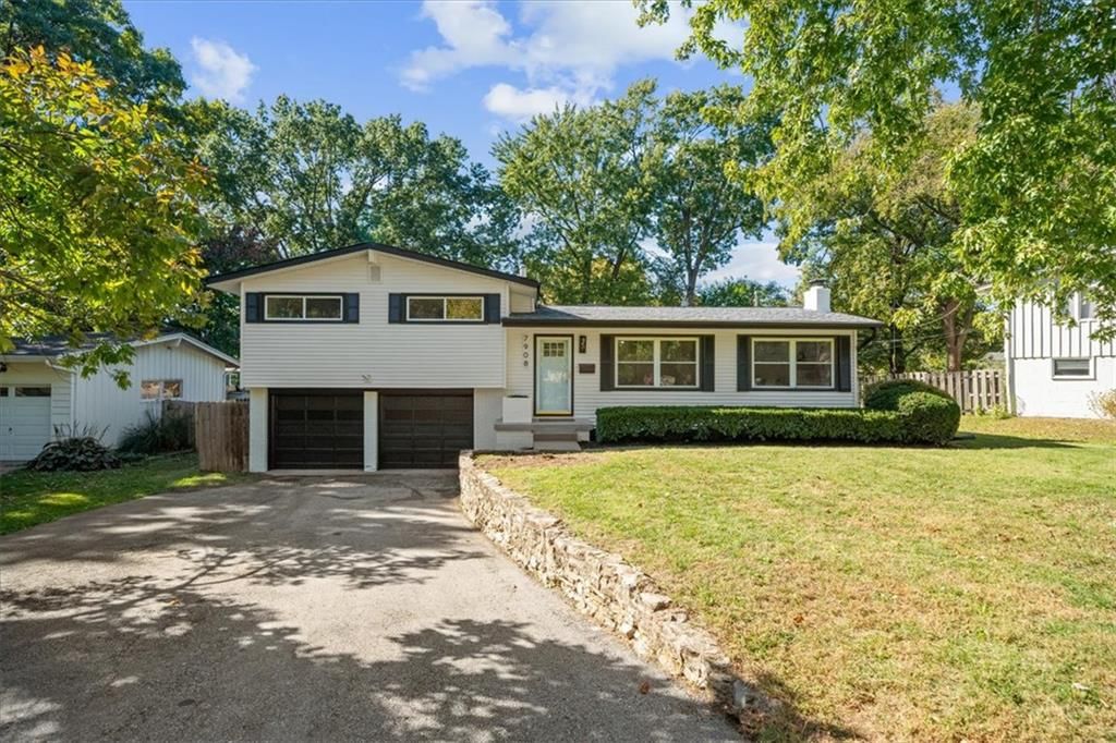 7908 Windsor Street, Prairie Village, KS: listing photo 2