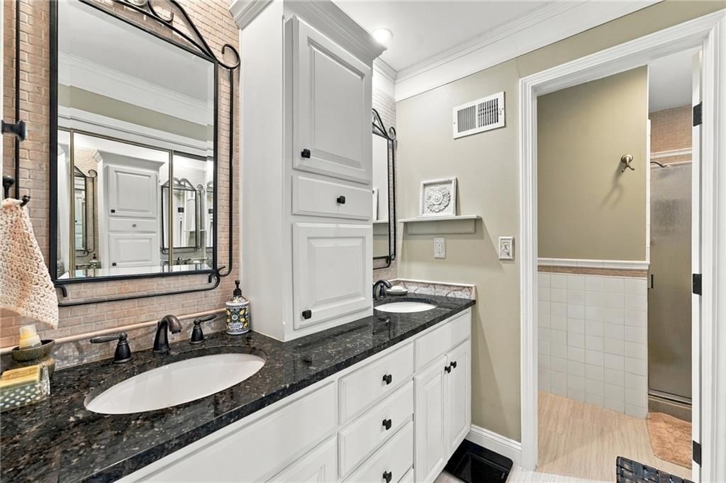 Photo 22 of 38 - 505 NW 41st Street, Kansas City, MO 64116