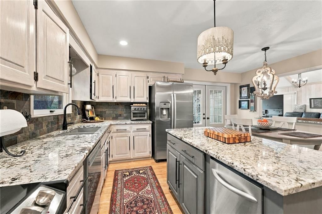 Photo 13 of 38 - 505 NW 41st Street, Kansas City, MO 64116