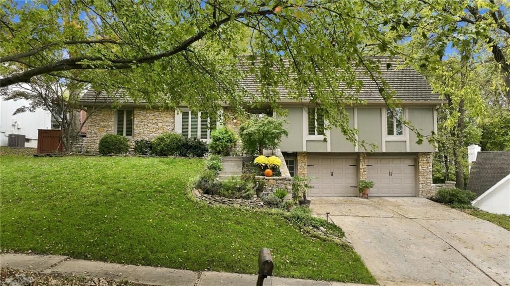 Photo 7 of 38 - 505 NW 41st Street, Kansas City, MO 64116
