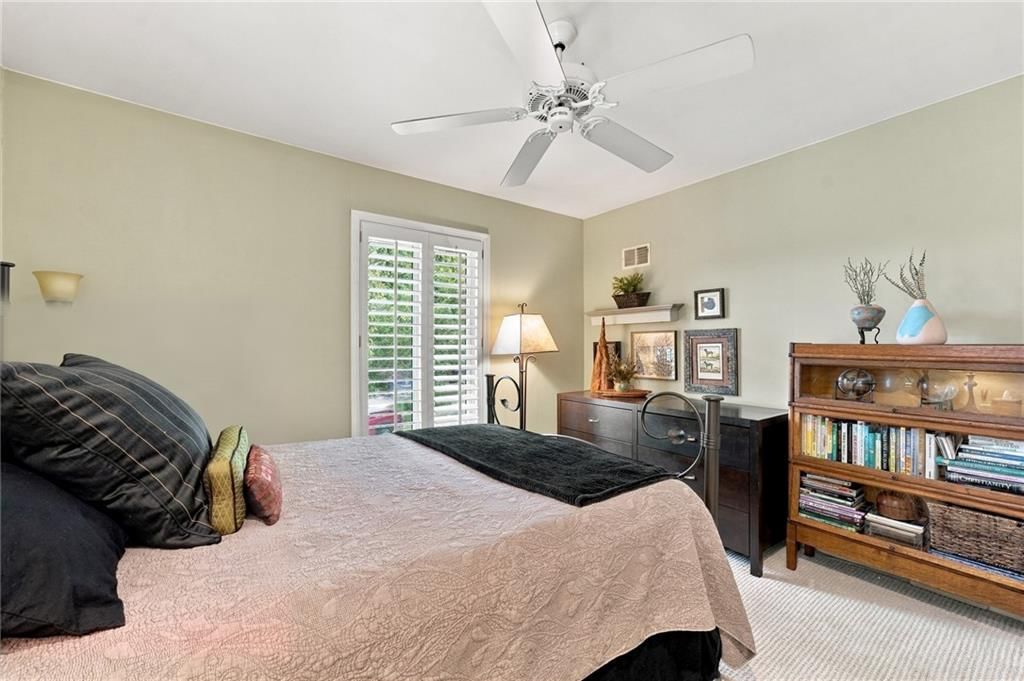 Photo 18 of 38 - 505 NW 41st Street, Kansas City, MO 64116