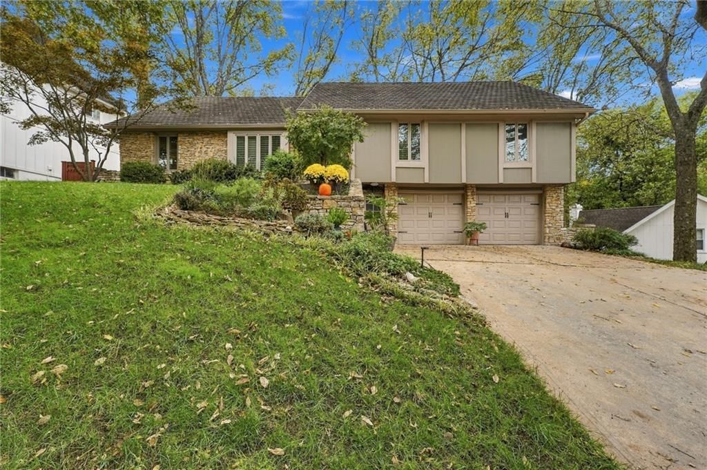 Photo 6 of 38 - 505 NW 41st Street, Kansas City, MO 64116
