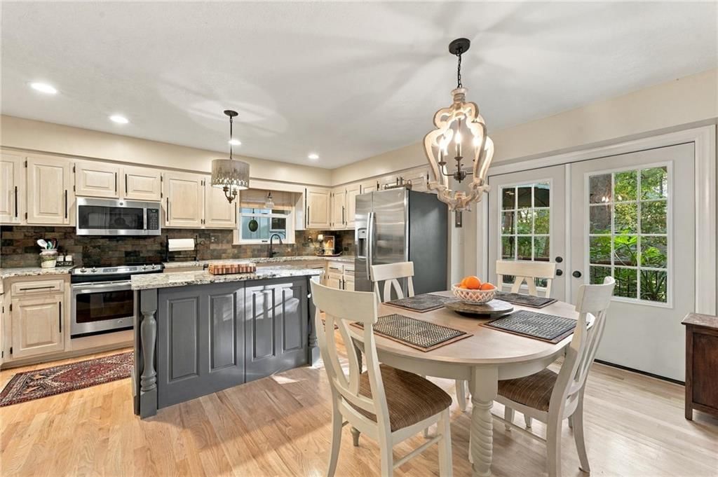Photo 12 of 38 - 505 NW 41st Street, Kansas City, MO 64116