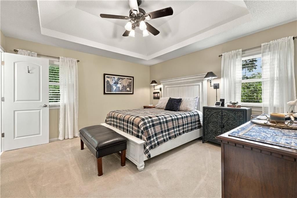 Tray ceiling and carpet at 12908 E 58th Street, Kansas City, MO 64133