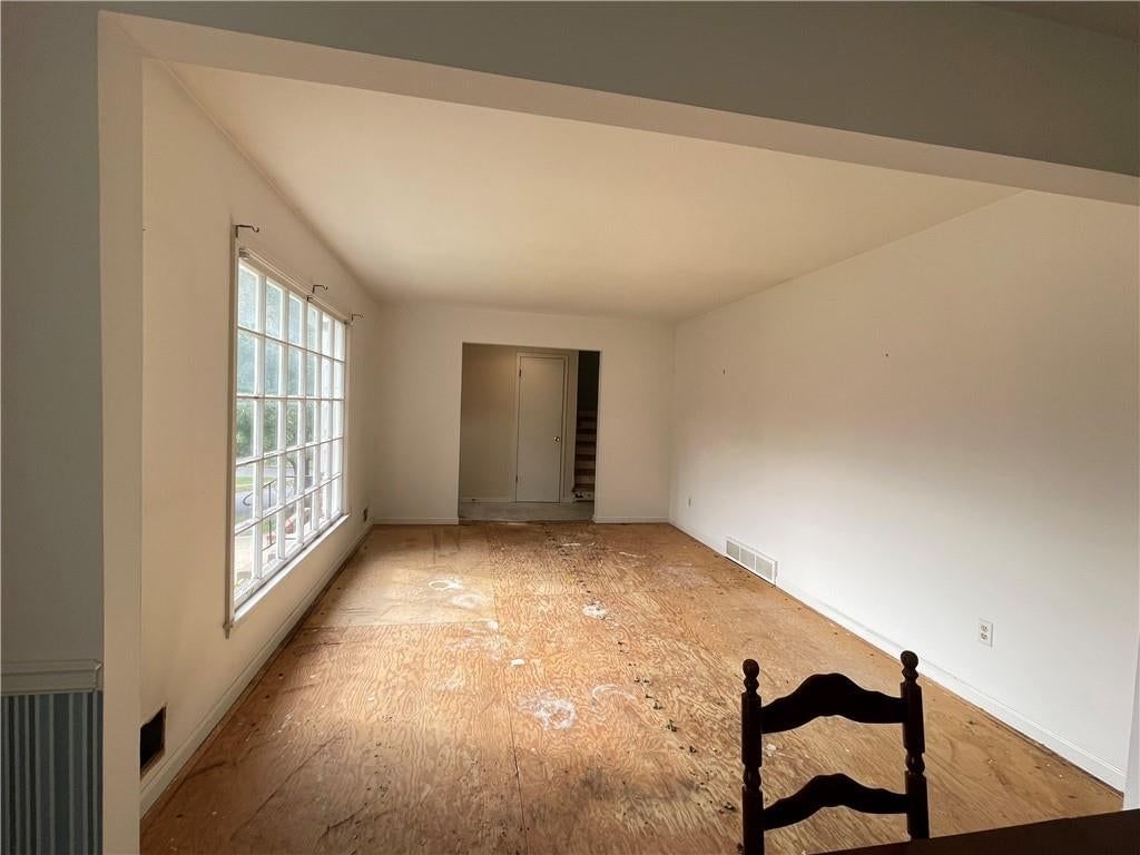 Photo 9 of 23 - 6926 W 101st Street, Overland Park, KS 66212