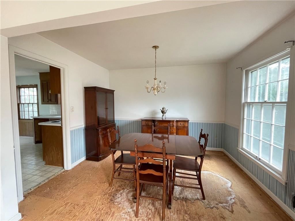 Chandelier at 6926 W 101st Street, Overland Park, KS 66212