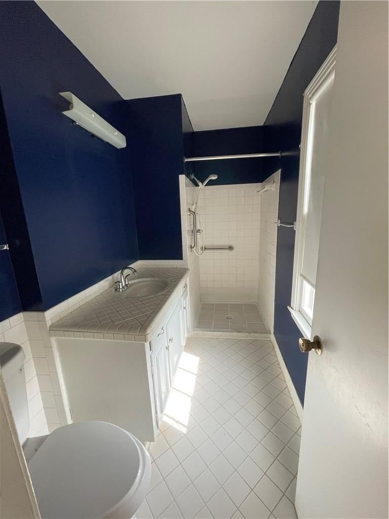 Photo 14 of 23 - 6926 W 101st Street, Overland Park, KS 66212