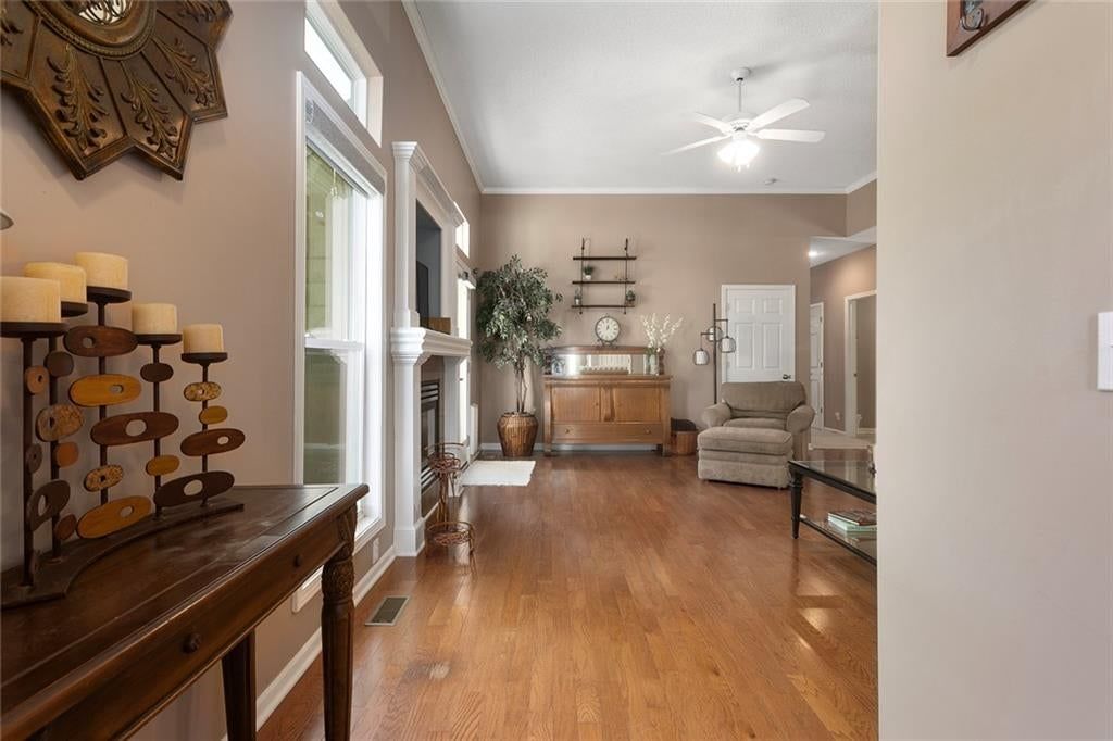 22541 W 72nd Street, Shawnee, KS: listing photo 3