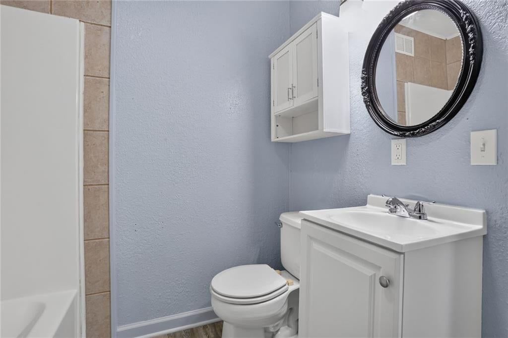 White vanity at 6202 E 147th Terrace, Grandview, MO 64030