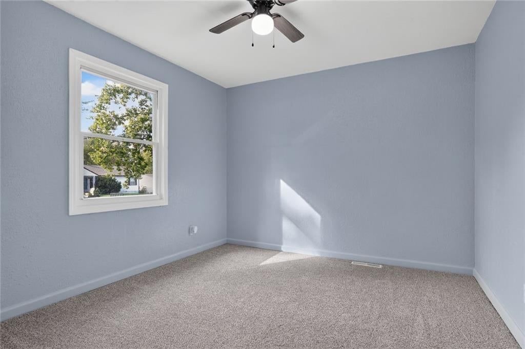 Photo 11 of 15 - 6202 E 147th Terrace, Grandview, MO 64030