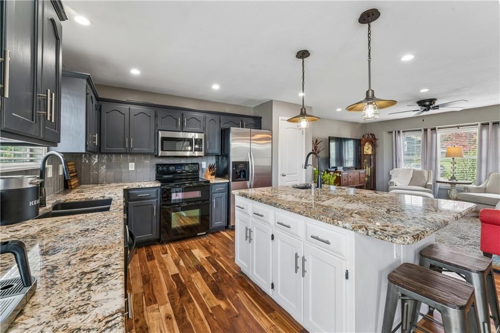 Photo 4 of 52 - 1101 SE Windstar Drive