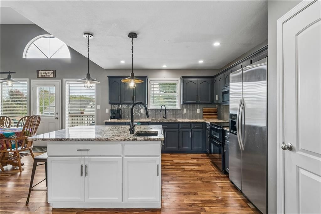 Photo 20 of 52 - 1101 SE Windstar Drive