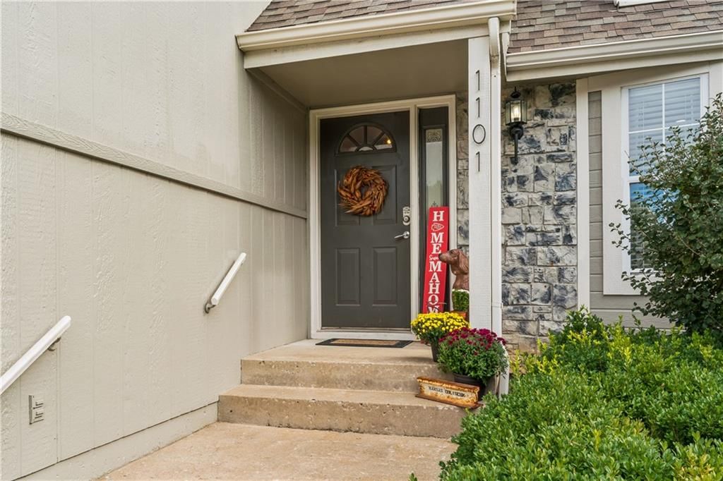 Photo 10 of 52 - 1101 SE Windstar Drive