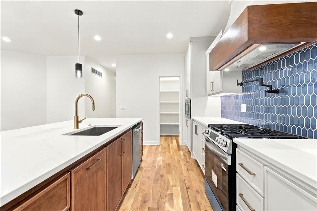 Photo 24 of 48 - 2730 S 37th Street, Kansas City, KS 66106