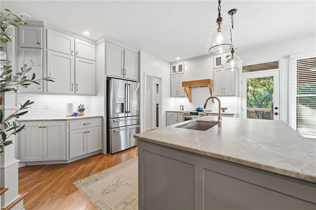 Photo 14 of 40 - 13022 Carter Street