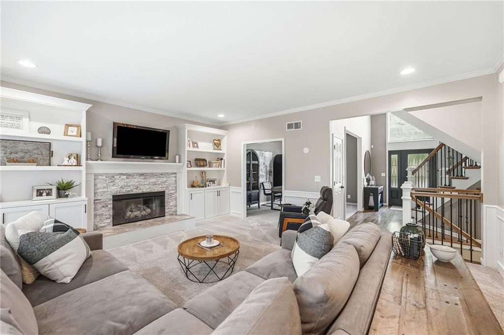 Photo 10 of 40 - 13022 Carter Street