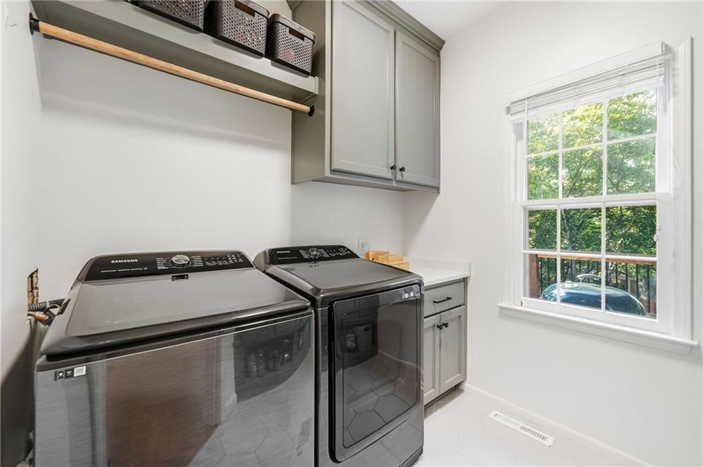Photo 19 of 40 - 13022 Carter Street