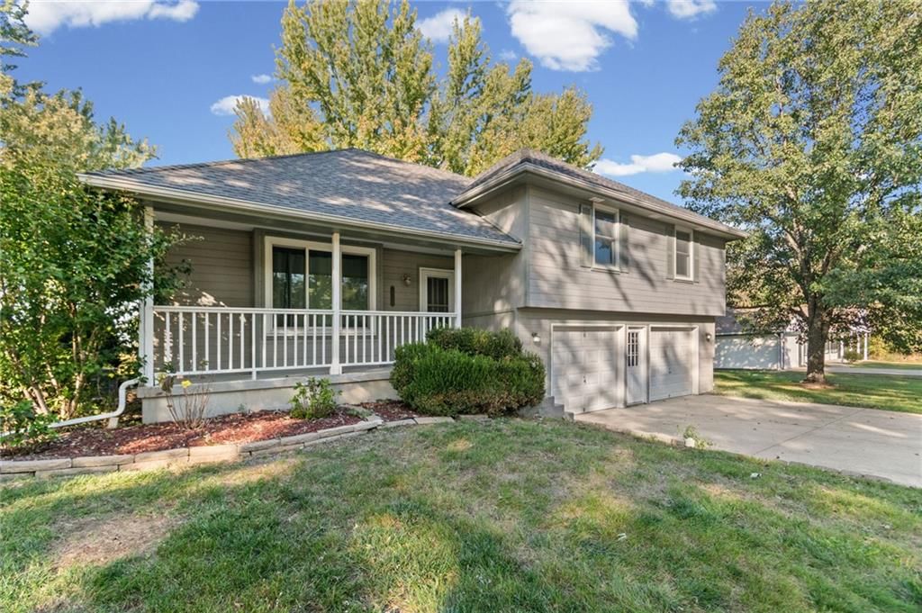 29408 Vickie Drive, Excelsior Springs, MO: listing photo 2