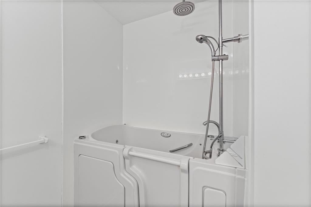 Tub and shower combo at 29408 Vickie Drive, Excelsior Springs, MO 64024