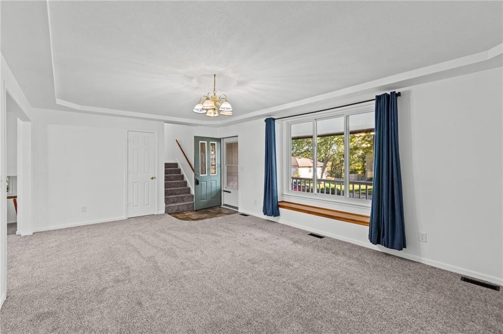 Photo 6 of 40 - 29408 Vickie Drive, Excelsior Springs, MO 64024
