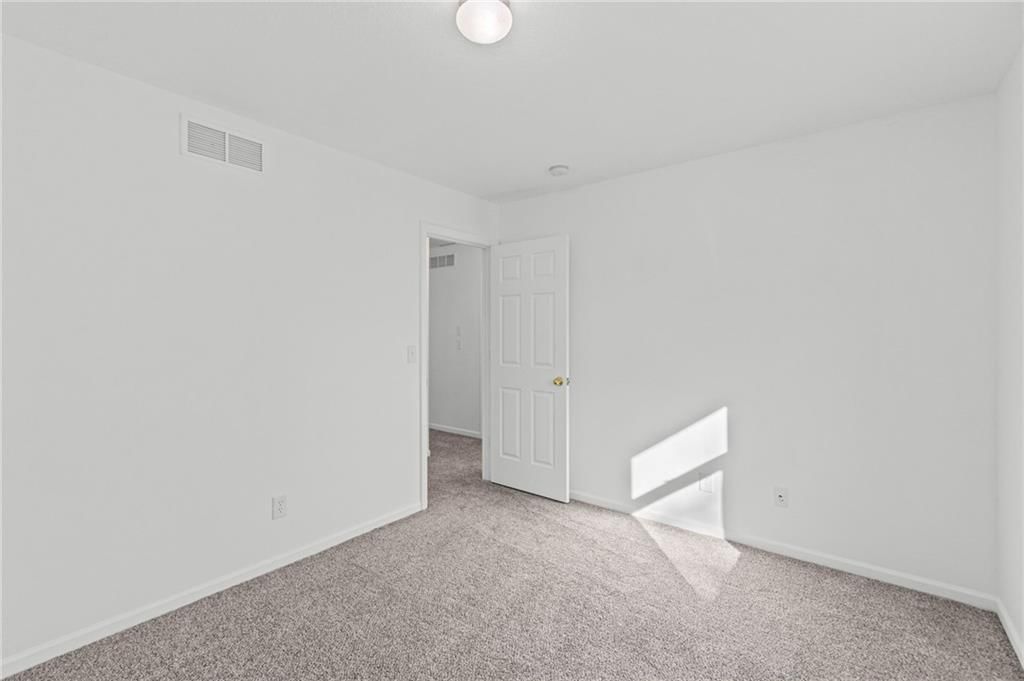 Photo 14 of 40 - 29408 Vickie Drive, Excelsior Springs, MO 64024