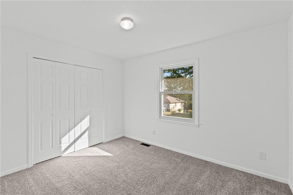 Photo 15 of 40 - 29408 Vickie Drive, Excelsior Springs, MO 64024