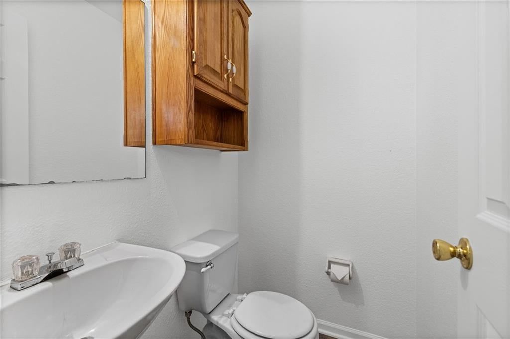 Double vanity at 29408 Vickie Drive, Excelsior Springs, MO 64024