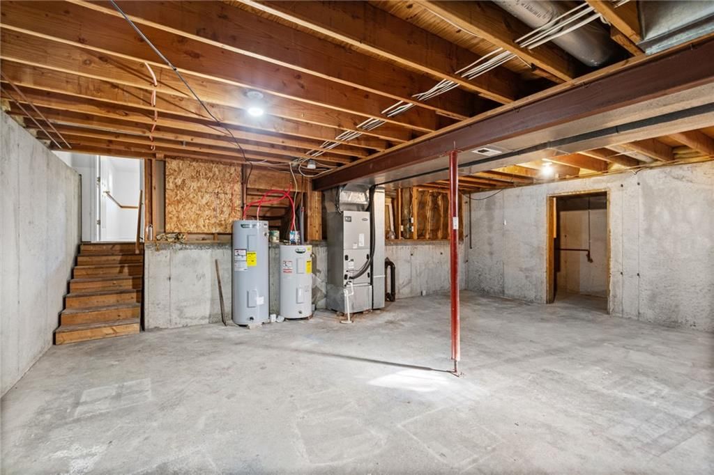 Ceiling beams at 29408 Vickie Drive, Excelsior Springs, MO 64024