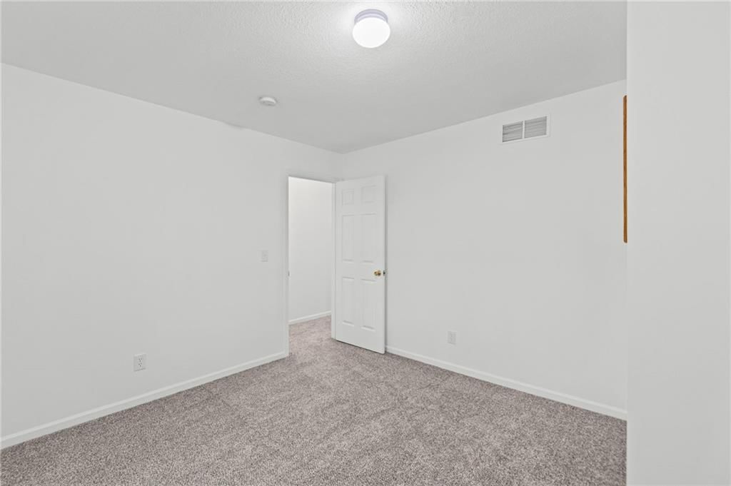 Photo 19 of 40 - 29408 Vickie Drive, Excelsior Springs, MO 64024