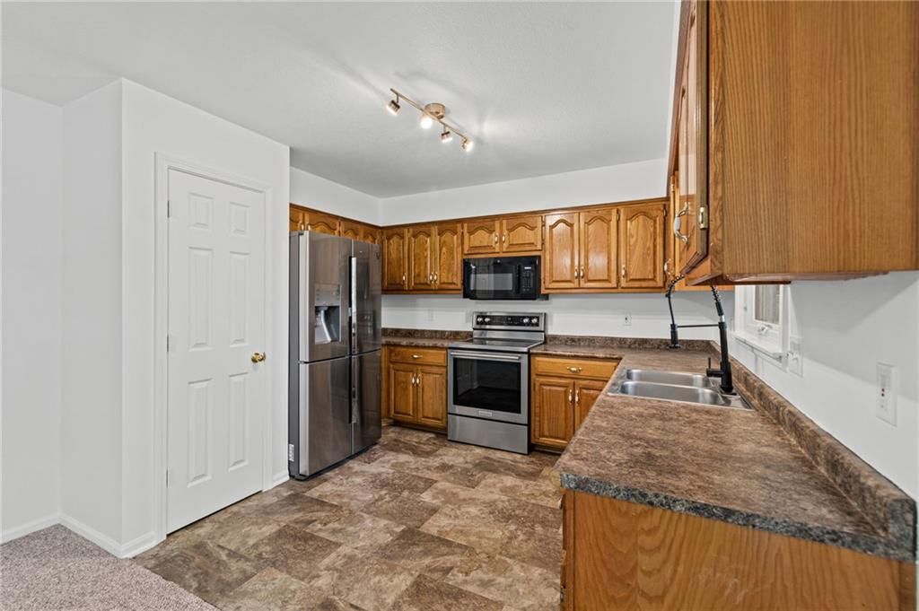 Photo 10 of 40 - 29408 Vickie Drive, Excelsior Springs, MO 64024