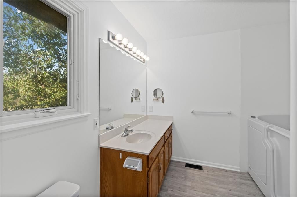 Photo 23 of 40 - 29408 Vickie Drive, Excelsior Springs, MO 64024