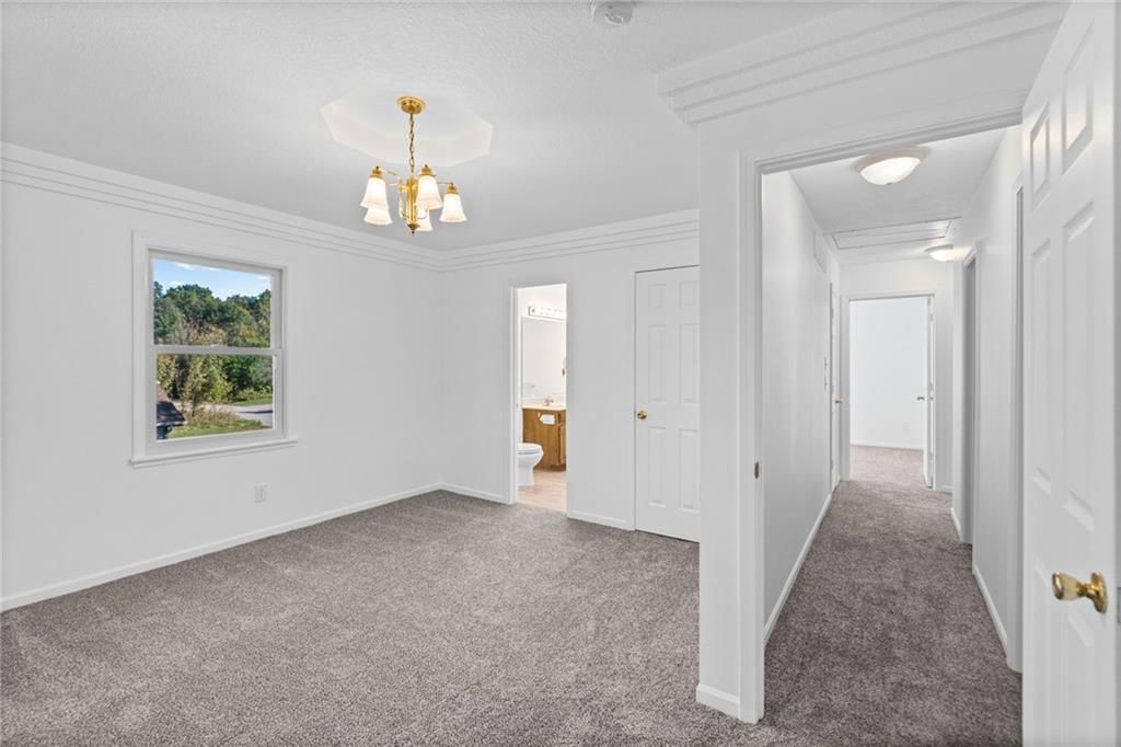 Statement lighting at 29408 Vickie Drive, Excelsior Springs, MO 64024