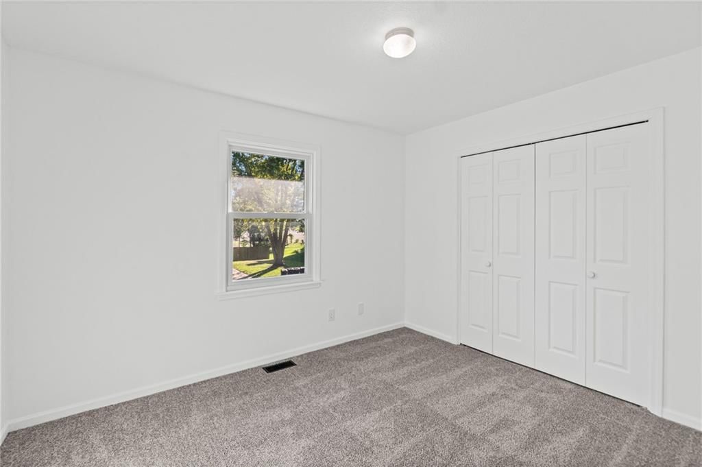 Photo 13 of 40 - 29408 Vickie Drive, Excelsior Springs, MO 64024