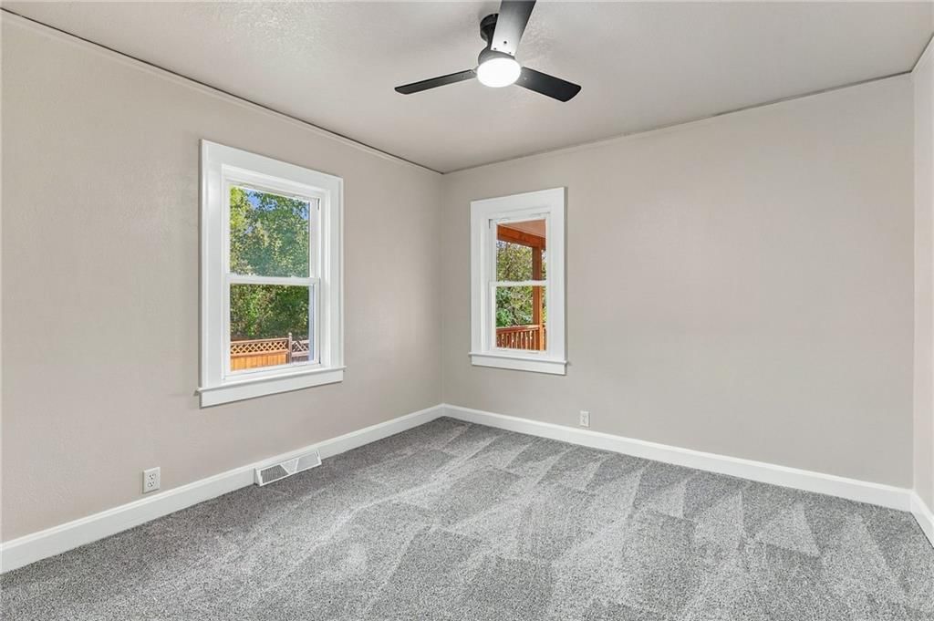 Photo 15 of 24 - 201 N Ash Avenue