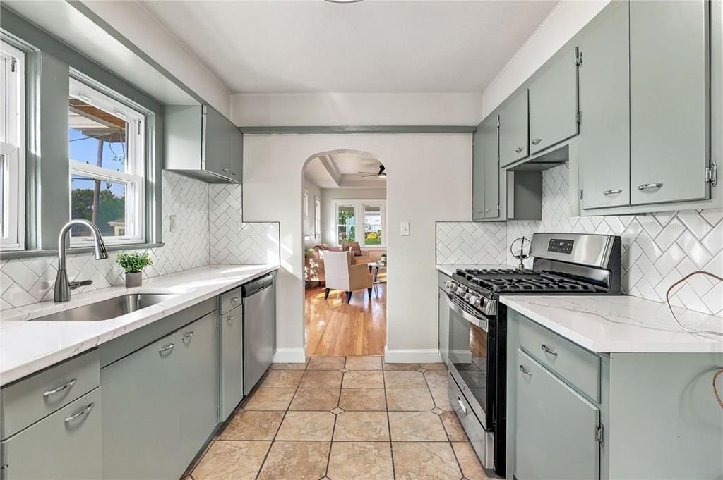 Photo 12 of 24 - 201 N Ash Avenue
