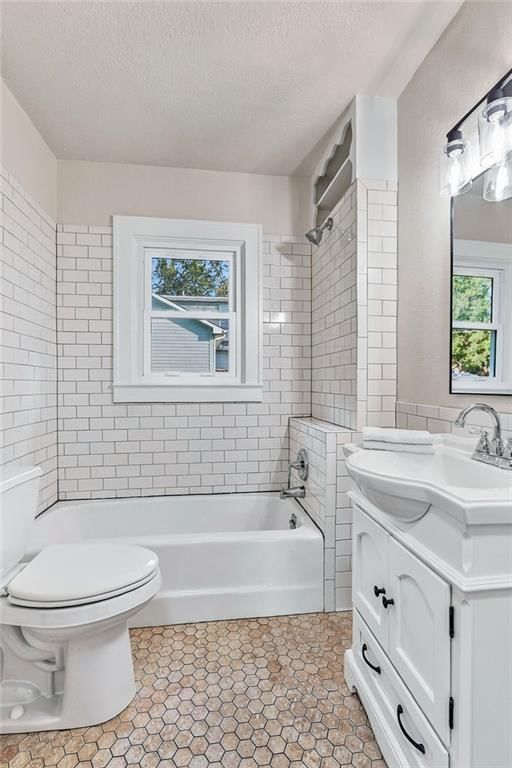 Photo 18 of 24 - 201 N Ash Avenue