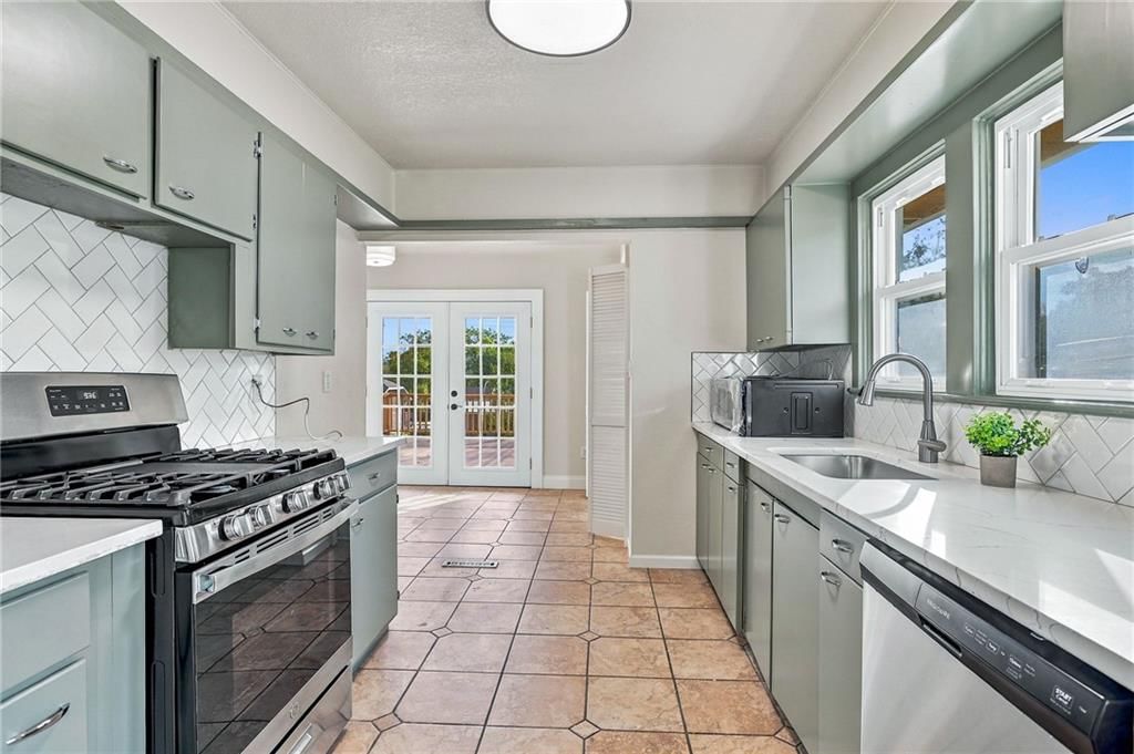Photo 8 of 24 - 201 N Ash Avenue