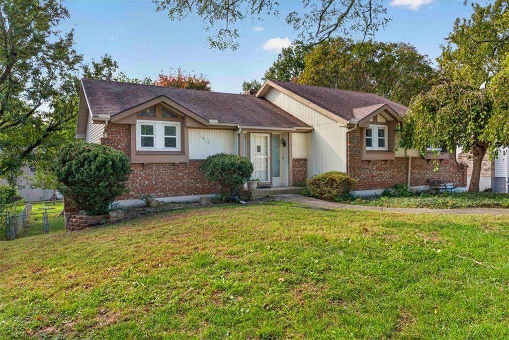 1913 SW 3rd Street, Lee's Summit, MO: listing photo 3